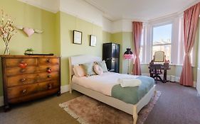 5-Bed House With Distant Sea Views In Plymouth